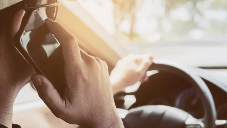 3 bad driving habits to avoid