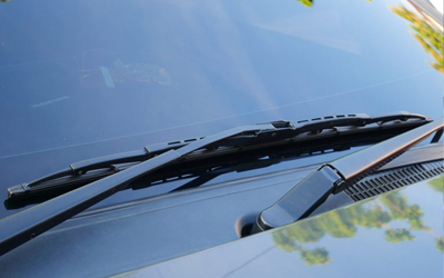 What is the difference between OEM and OE windshields?