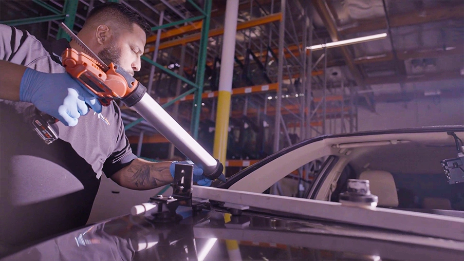 tips for choosing an auto glass replacement company