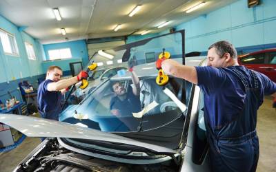 How Big is the Auto glass Market in the United States?