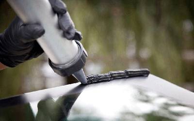 Choosing the Best Glue for Auto Glass Repair: A Comprehensive Guide