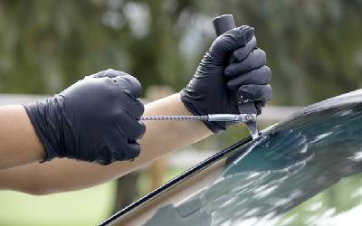 What Material is Used to Fix Auto Glass? Exploring Repair Techniques