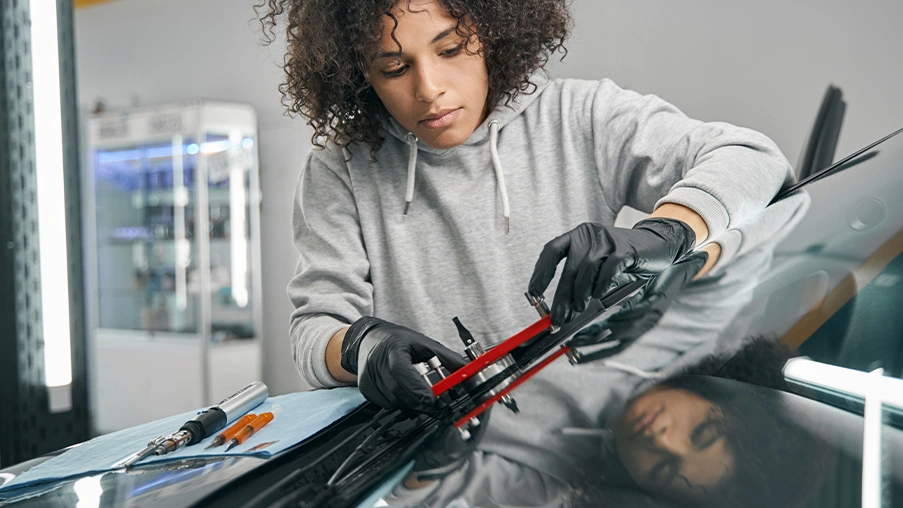 what material is used to fix auto glass