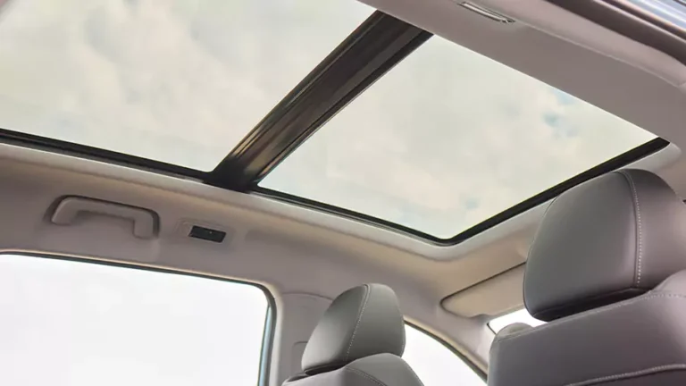 What's the Difference Between Moonroof vs Sunroof?