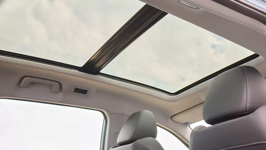 What’s the Difference Between Moonroof vs Sunroof?