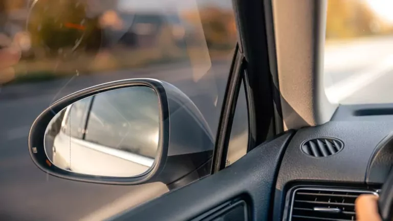 Top 5 Signs You Need a Rear Windshield Replacement Immediately