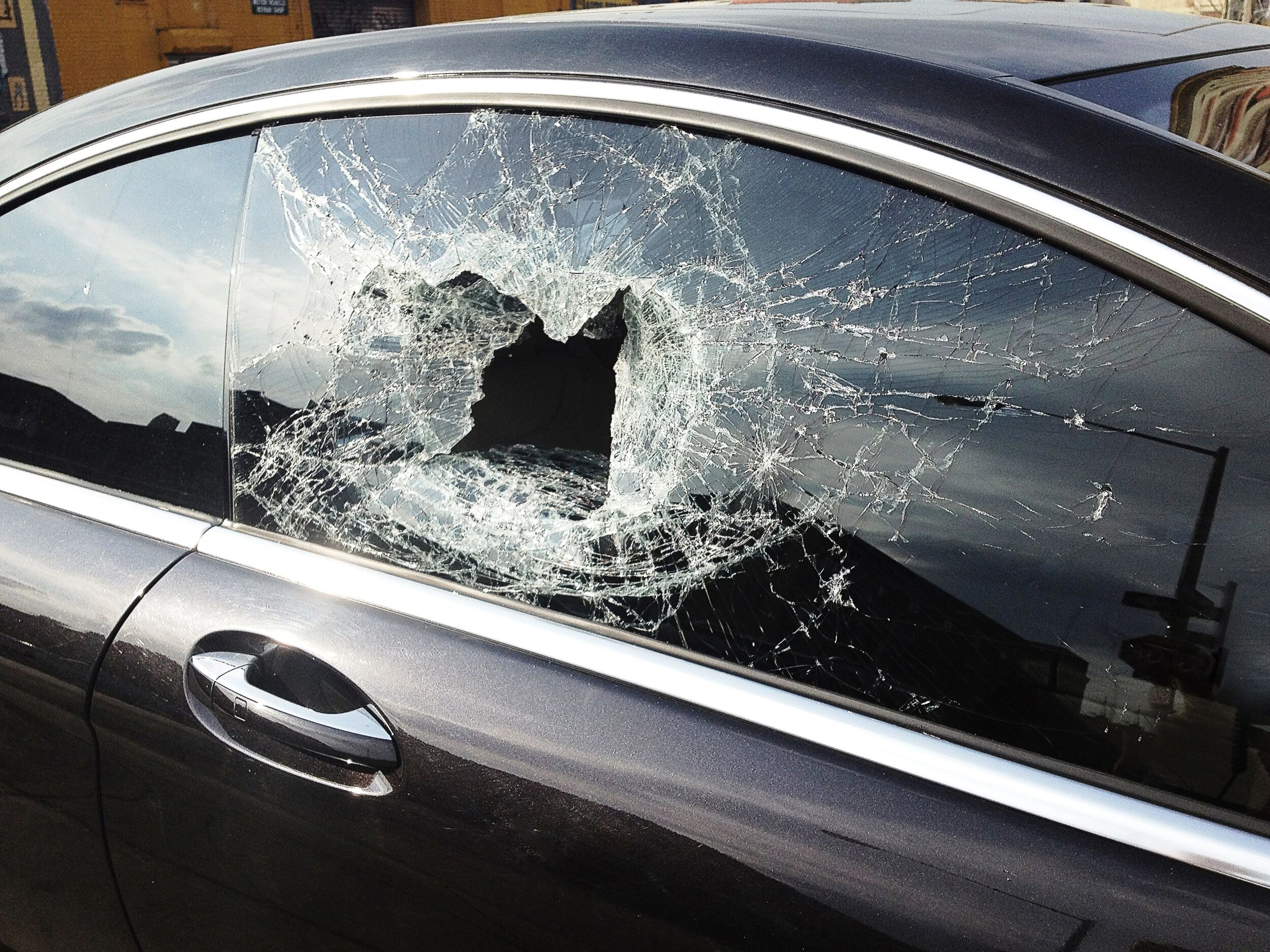 How to Cover a Broken Car Window: Step-by-Step Guide