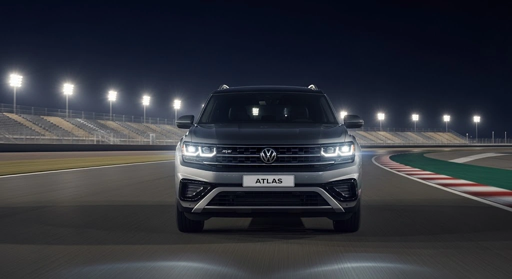 Background for Premium Volkswagen Atlas Windshield Replacement